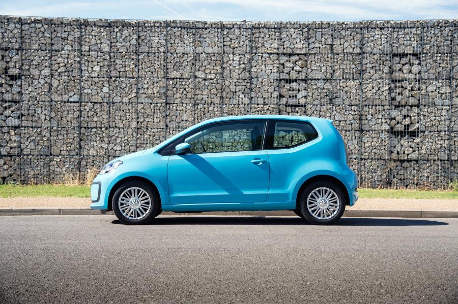  Volkswagen move up! 3-Door 2016 года  (UK) (фото 4 из 16)